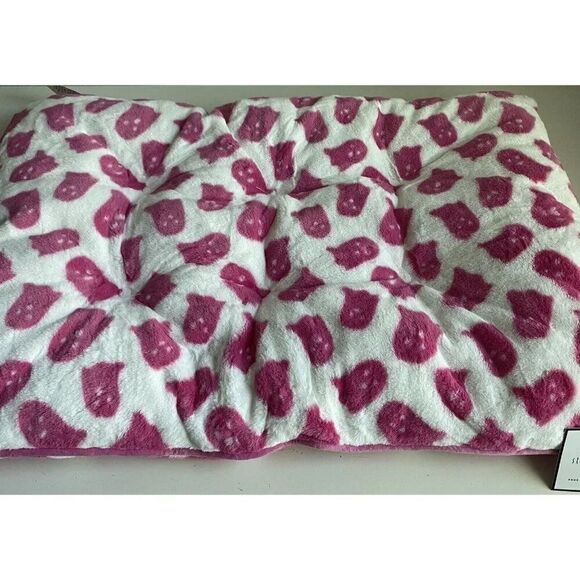 Storehouse Pink Ghosts Halloween Faux Fur Pillow Pet BED Super Soft 36 X 23” NEW - Picture 3 of 12